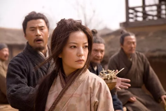 Rongguang Yu (Hua Hu (Mulan’s father)), Wei Zhao (Hua Mulan), Changsheng Liu (Mr. Fei), Shu Li (Mr. Huo) zdroj: imdb.com