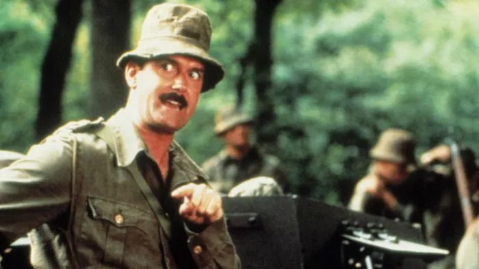 John Cleese (Major Giles Flack) zdroj: imdb.com