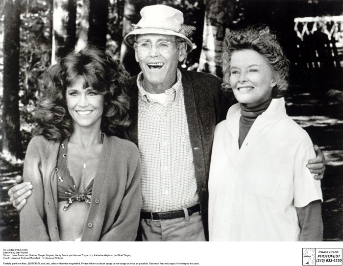 Henry Fonda (Norman Thayer Jr.), Katharine Hepburn (Ethel Thayer), Jane Fonda (Chelsea Thayer Wayne) zdroj: imdb.com