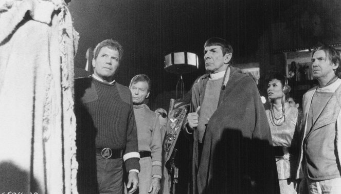 William Shatner (Kirk), DeForest Kelley (McCoy), Leonard Nimoy (Spock), David Warner (St. John Talbot)