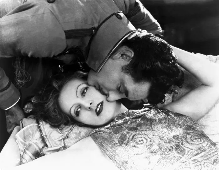 Greta Garbo (Felicitas), John Gilbert (Leo von Harden) zdroj: imdb.com