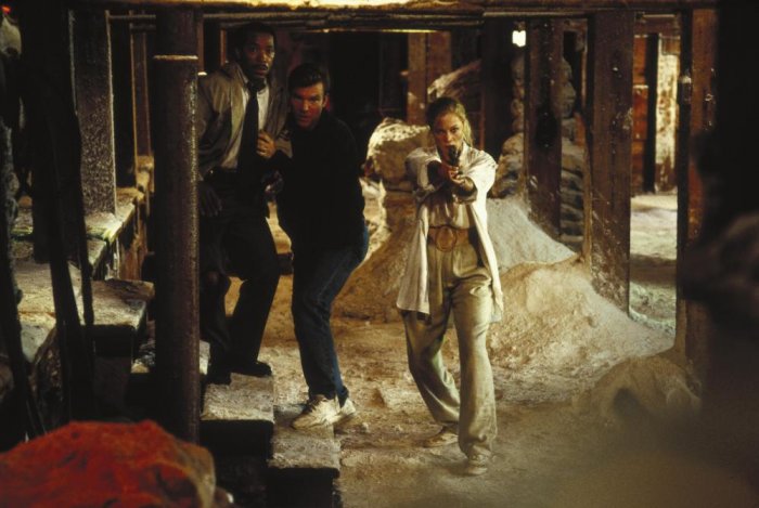 Dennis Quaid (Jeff Blue), Kathleen Turner (Jane Blue), Obba Babatundé (Sawyer) zdroj: imdb.com