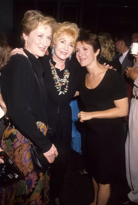 Carrie Fisher, Meryl Streep (Suzanne Vale), Debbie Reynolds zdroj: imdb.com 
promo k filmu