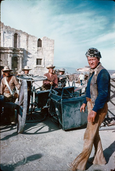 John Wayne (Col. Davy Crockett) zdroj: imdb.com