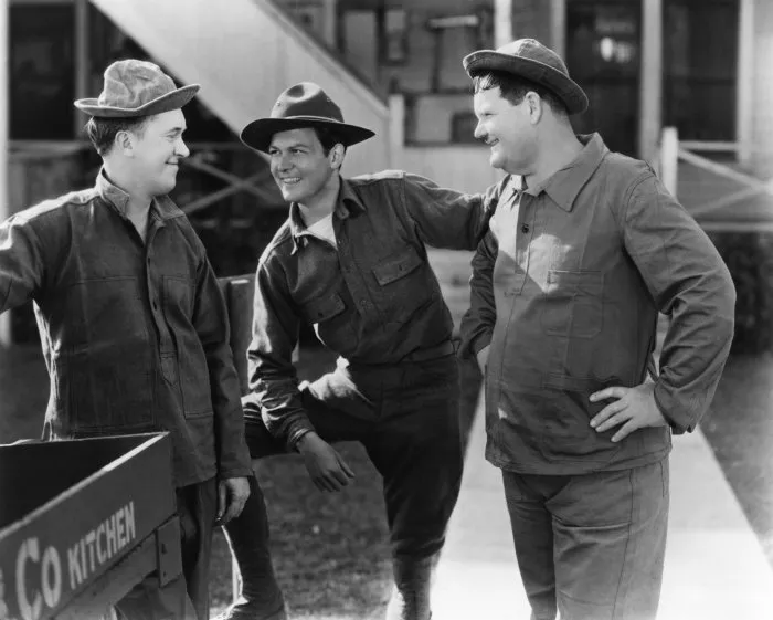 Oliver Hardy (Ollie), Don Dillaway (Eddie Smith), Stan Laurel (Stan) zdroj: imdb.com