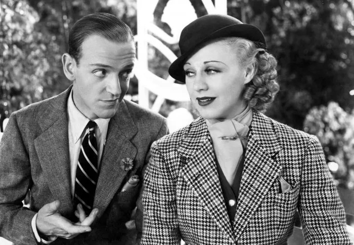 Fred Astaire (Jerry Travers), Ginger Rogers (Dale Tremont) zdroj: imdb.com