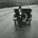 Chaplin na kolieskových korčuliach (1916) - A Waiter - Posing as Sir Cecil Seltzer