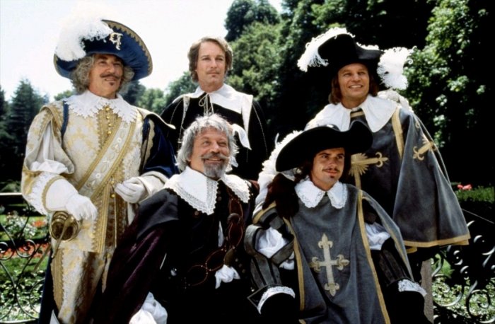 Richard Chamberlain (Aramis), C. Thomas Howell (Raoul), Oliver Reed (Athos), Michael York (D’Artagnan), Frank Finlay (Porthos) zdroj: imdb.com