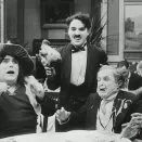 Chaplin na kolečkových bruslích (1916) - Mrs. Stout