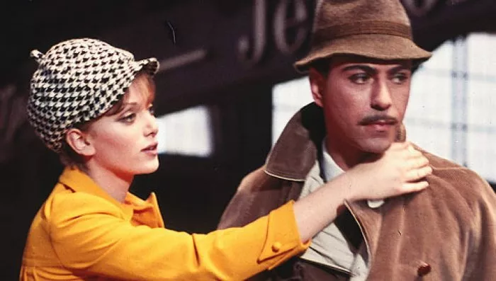 Alan Arkin (Insp. Jacques Clouseau), Delia Boccardo (Lisa Morrel) zdroj: imdb.com