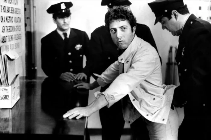 Dustin Hoffman (Lenny Bruce) zdroj: imdb.com