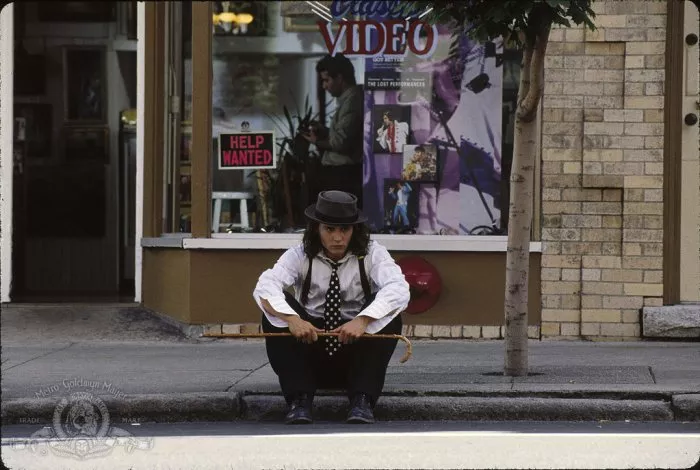Johnny Depp (Sam), Ramsin Amirkhas (Video Clerk) zdroj: imdb.com