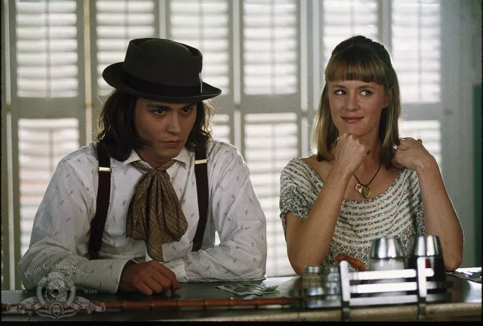 Johnny Depp (Sam), Mary Stuart Masterson (Joon Pearl) zdroj: imdb.com