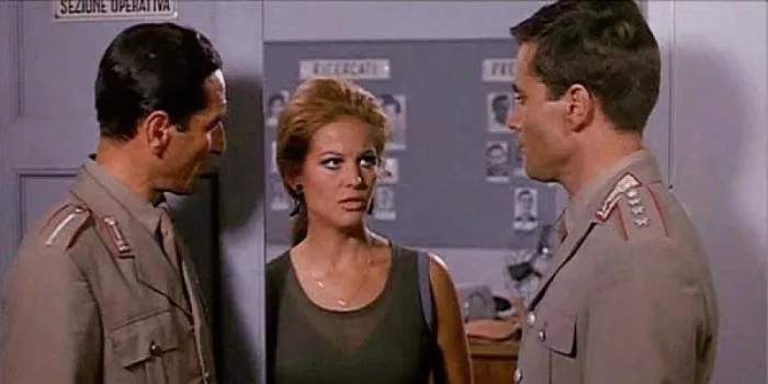 Claudia Cardinale (Rosa Nicolosi), Franco Nero (Capt. Bellodi), Giovanni Pallavicino (Police Sergeant) zdroj: imdb.com