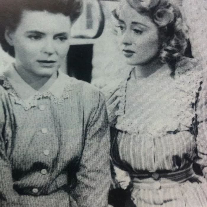 Joan Blondell (Aunt Sissy), Dorothy McGuire (Katie Nolan) zdroj: imdb.com