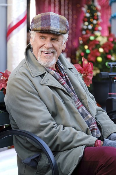 Barry Bostwick (Santa Dean) zdroj: imdb.com
