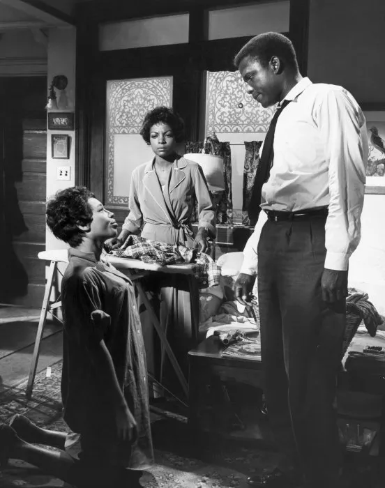 Sidney Poitier (Walter Lee Younger), Ruby Dee (Ruth Younger), Diana Sands (Beneatha Younger) zdroj: imdb.com
