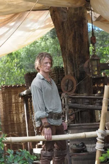 Philip Winchester (Robinson Crusoe) zdroj: imdb.com