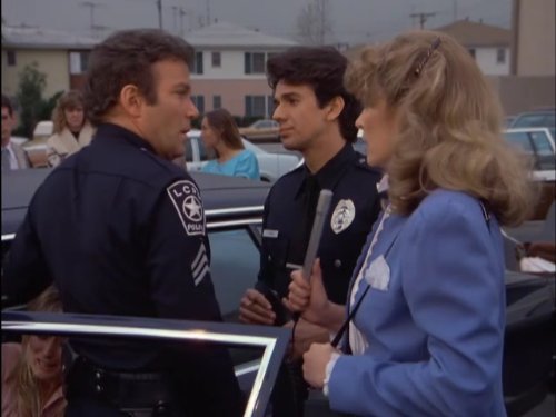 William Shatner, Karen Carlson, Adrian Zmed (Officer Vince Romano) zdroj: imdb.com