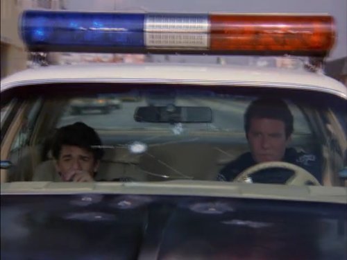 William Shatner, Adrian Zmed (Officer Vince Romano) zdroj: imdb.com