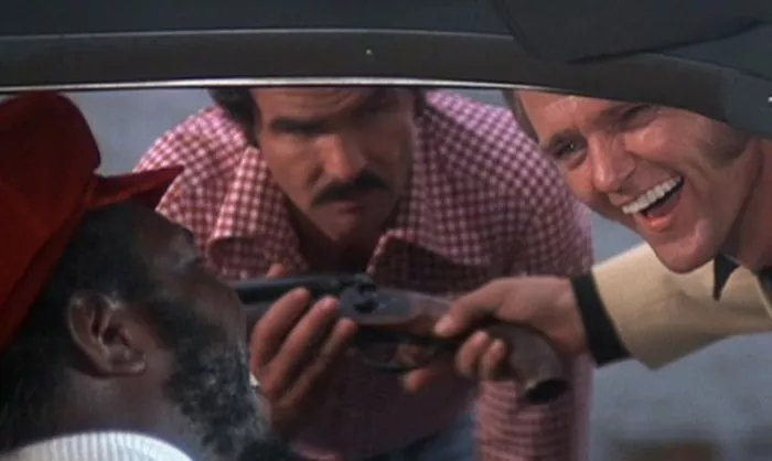Burt Reynolds (Gator McKlusky), Jerry Reed (Bama McCall) zdroj: imdb.com