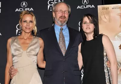 William Hurt (Brett), Maria Bello (May), Kristen Stewart (Martine) zdroj: imdb.com 
promo k filmu