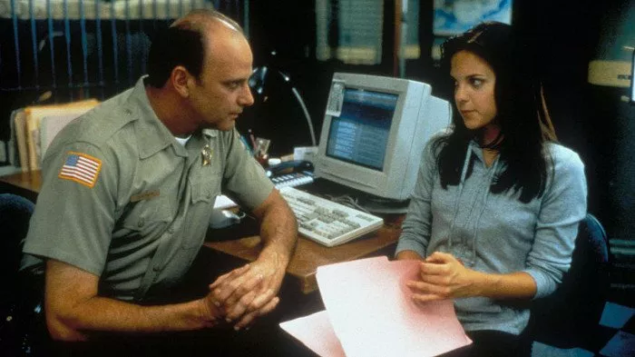 Kurt Fuller (Sheriff), Anna Faris (Cindy Campbell)