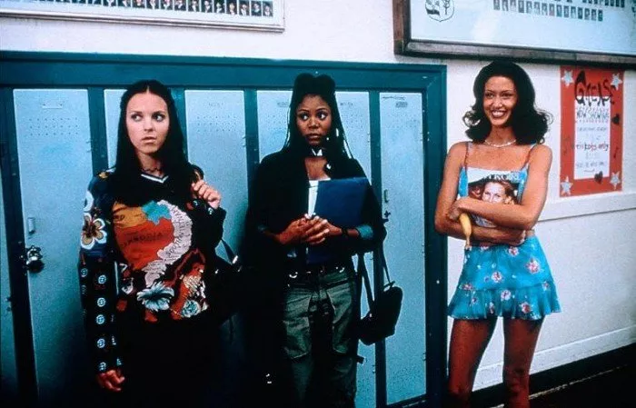 Anna Faris (Cindy Campbell), Regina Hall (Brenda), Shannon Elizabeth (Buffy Gilmore)