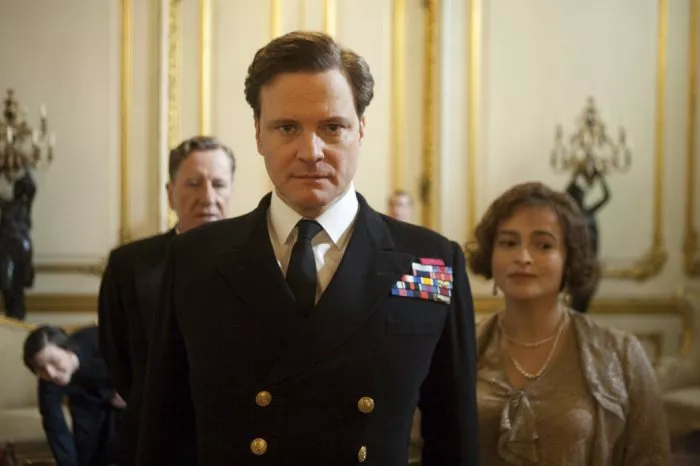 Colin Firth (King George VI), Helena Bonham Carter (Queen Elizabeth), Geoffrey Rush (Lionel Logue) zdroj: imdb.com