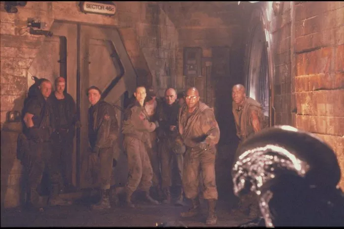 Sigourney Weaver (Ripley), Charles S. Dutton (Dillon), Peter Guinness (Gregor), Vincenzo Nicoli (Jude), Deobia Oparei (Arthur), Tom Woodruff Jr. (Lead Alien) zdroj: imdb.com