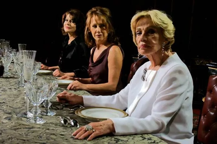 Fanny Ardant (The producer), Nathalie Baye (Nathalie), Jeanne Moreau (Jeanne) zdroj: imdb.com