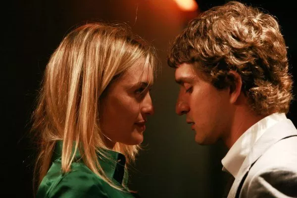 Alessandro Tiberi (Matteo Moretti), Carolina Crescentini (Angelica Garrone) zdroj: imdb.com