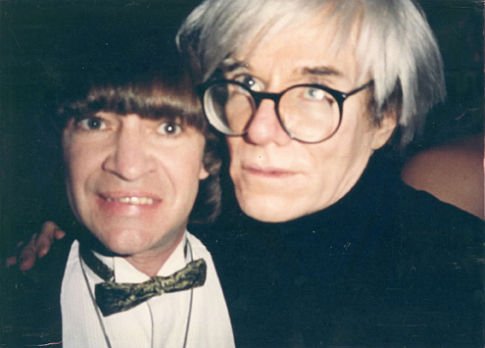 Rodney Bingenheimer (Rodney Bingenheimer), Andy Warhol zdroj: imdb.com