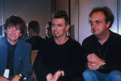 David Bowie (David Bowie), Rodney Bingenheimer (Rodney Bingenheimer) zdroj: imdb.com