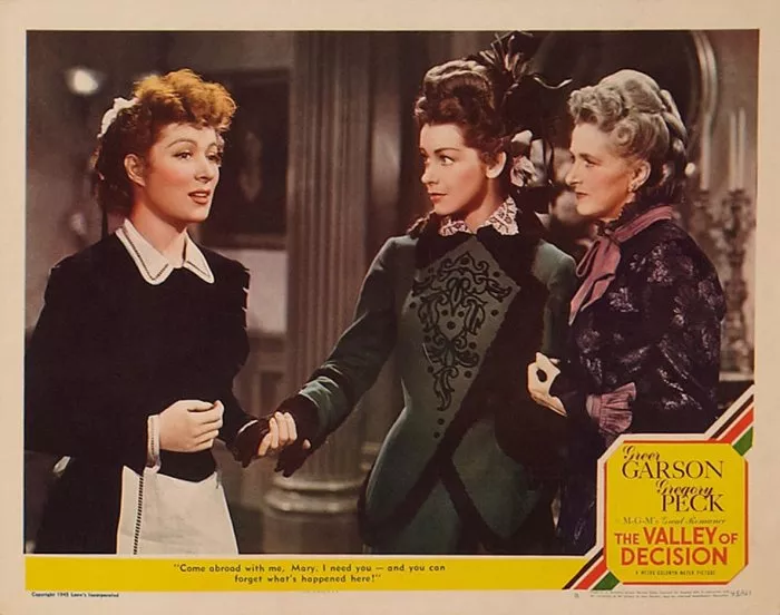 Greer Garson (Mary Rafferty), Gladys Cooper (Clarissa Scott), Marsha Hunt (Constance Scott) zdroj: imdb.com
