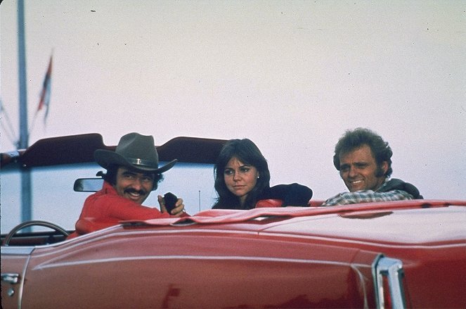 Burt Reynolds (Bandit), Sally Field (Carrie), Jerry Reed (Cledus)