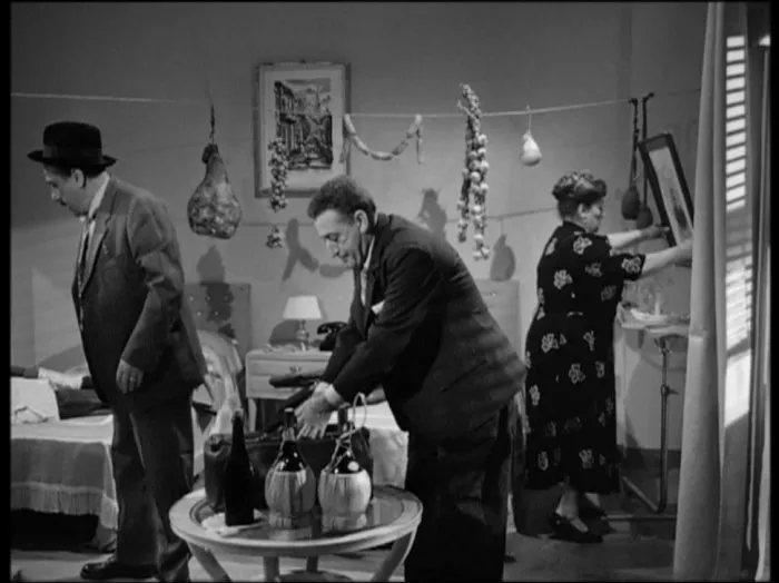 Totò, Peppino a špatná ženská (1956) - Lucia Caponi