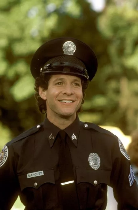 Steve Guttenberg (Sgt. Mahoney) zdroj: imdb.com