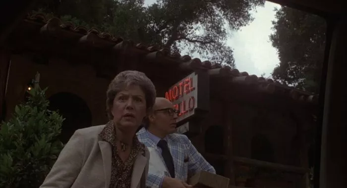 Motel Auvajs (1980) - Mr. Owens