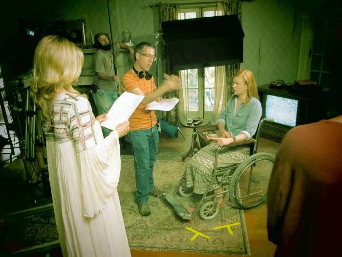 Joelle Carter (Kate), Kevin Greutert, Sarah Snook (Jessie) zdroj: imdb.com