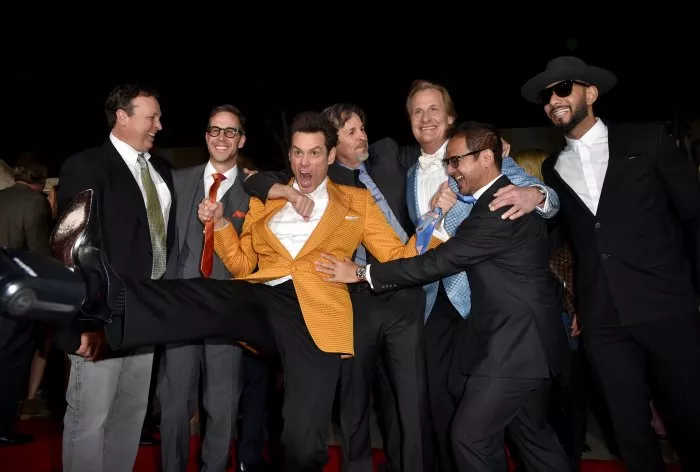 Jim Carrey (Lloyd), Swizz Beatz, Jeff Daniels (Harry), Bobby Farrelly, Peter Farrelly zdroj: imdb.com 
promo k filmu