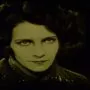 Ulička, kde není radosti (1925) - Else