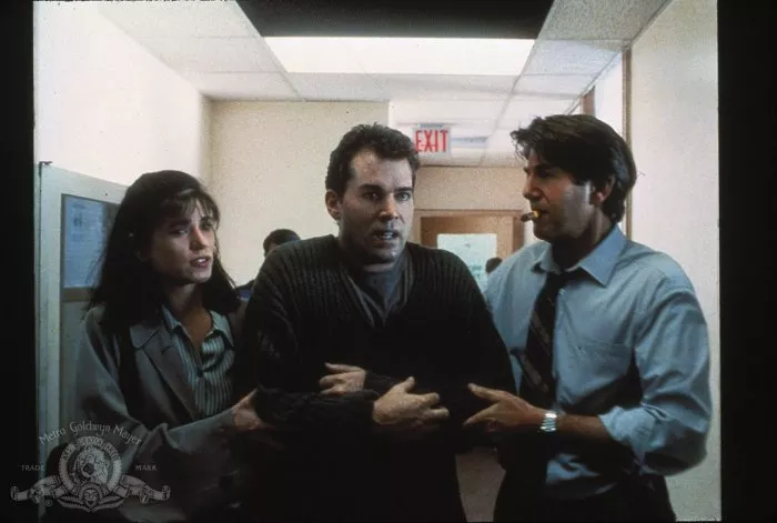 Linda Fiorentino (Martha Briggs), Ray Liotta (David Krane), Peter Coyote (Don Bresler) zdroj: imdb.com