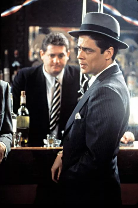Benicio Del Toro (Gaspare), Chris Penn (Chez) zdroj: imdb.com