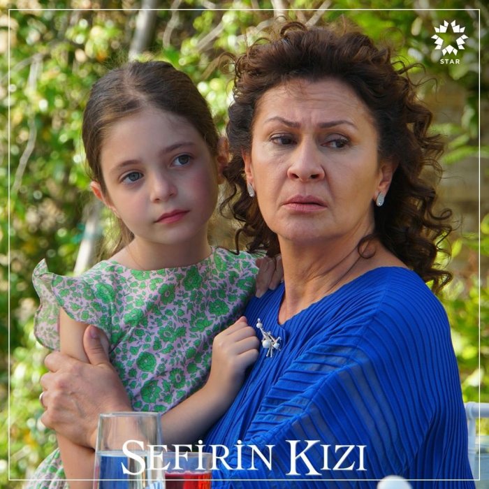 Beren Gençalp (Melek Çelebi), Konca Cilasun (Halise Efeoglu) zdroj: imdb.com