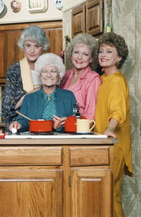 Estelle Getty (Sophia Petrillo), Bea Arthur (Dorothy Zbornak), Rue McClanahan (Blanche Devereaux), Betty White (Rose Nylund) zdroj: imdb.com