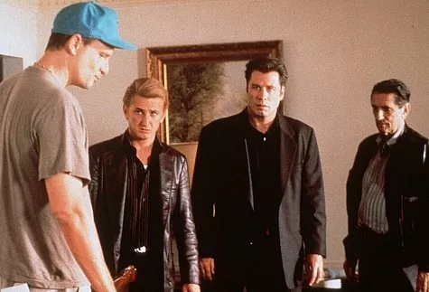 John Travolta (Joey), Sean Penn (Eddie Quinn), Nick Cassavetes, Harry Dean Stanton (Tony ’Shorty’ Russo) zdroj: imdb.com