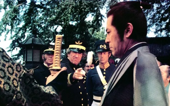Toshirô Mifune (Shogun’s Commander), Richard Boone (Commodore Matthew Perry), Frank Converse (Captain Lawrence Hawk), William Ross (Perry’s Aide) zdroj: imdb.com