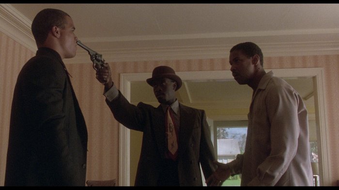 Denzel Washington (Easy Rawlins), Don Cheadle (Mouse Alexander), Joseph Latimore (Frank Green) zdroj: imdb.com