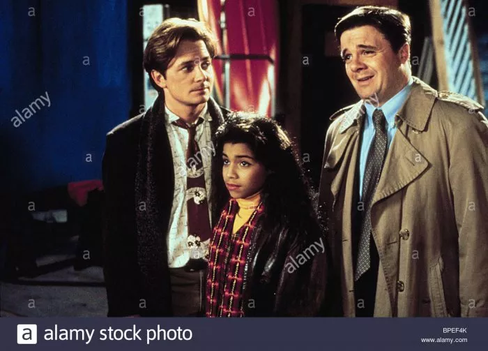 Michael J. Fox (Michael Chapman), Nathan Lane (Ed Chapman), Christina Vidal (Angie Vega) zdroj: imdb.com